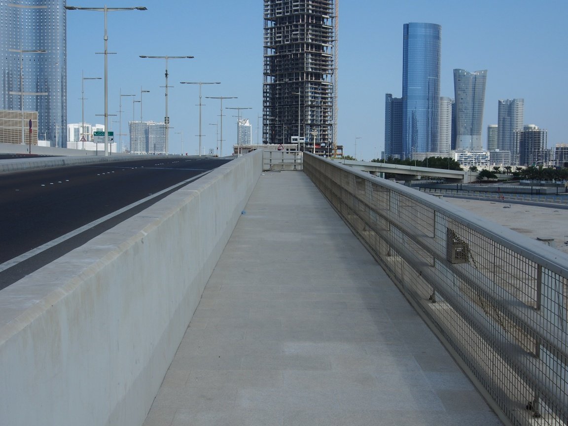 Urwany chodnik Abu Dhabi | ZEA